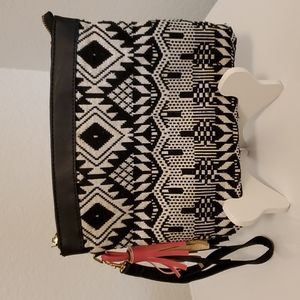 NO BOUNDRIES Black and White Wristlet Pouch